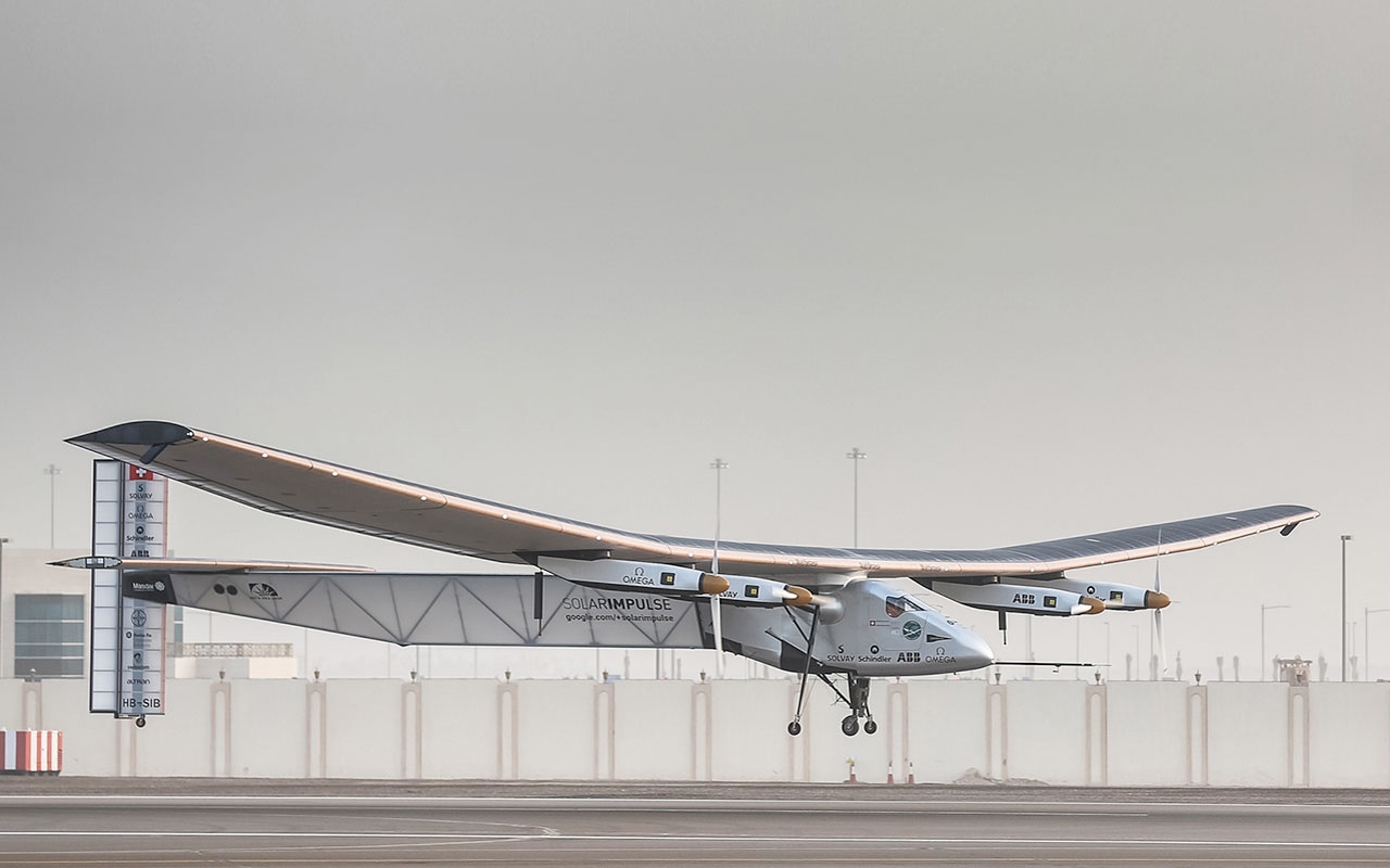 Solar Impulse 2 finaliza con Omega la vuelta al mundo