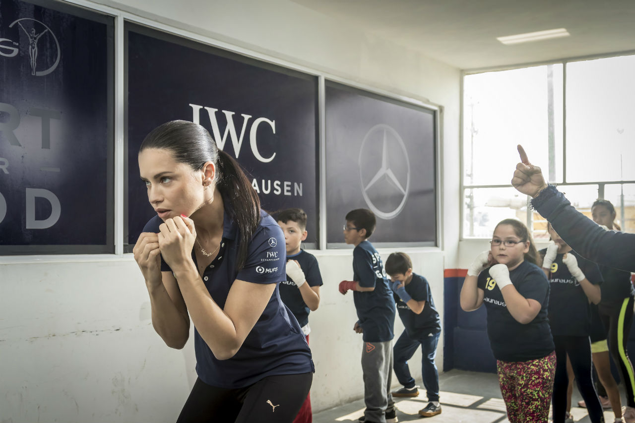 IWC y Adriana Lima apoyan programa benéfico